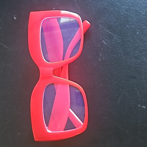 Red Specs - Picture 1 of 1